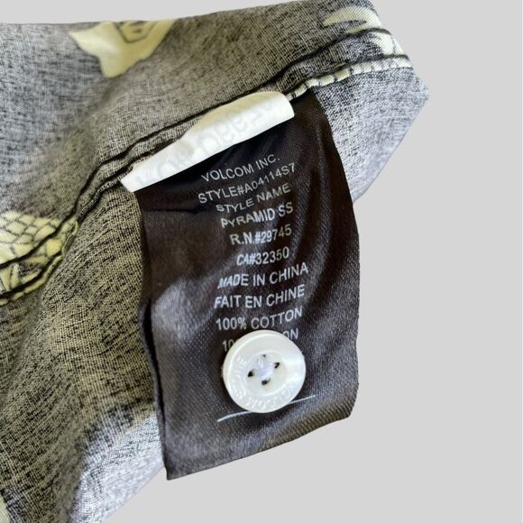 Volcom Men’s Alien Pyramid and Palm Trees Print Button-Down Shirt - Size XL - Picture 6 of 6